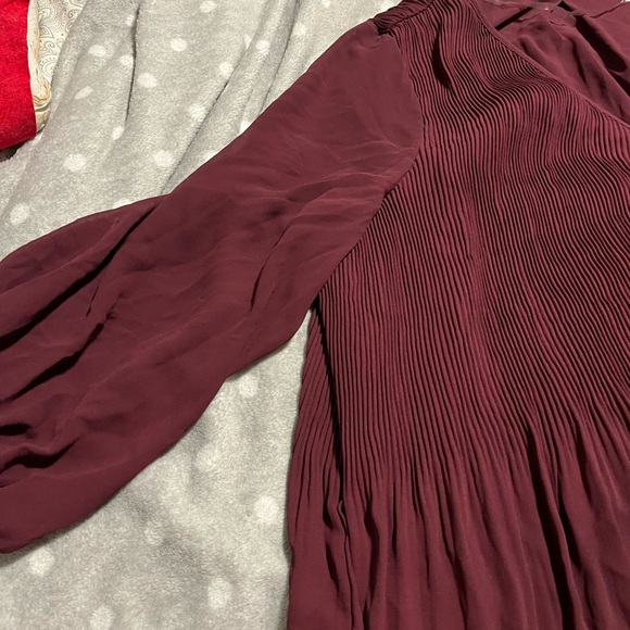 Maroon pleated front dress - Picture 2 of 3